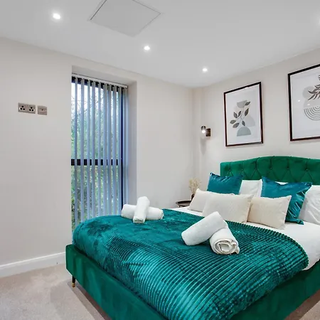 Modern Center Oasis With Lush Decor Ideal For Business Or Leisure Apartment Leeds (West Yorkshire)
