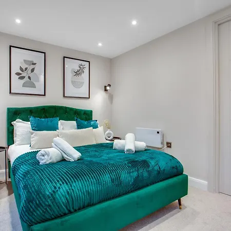 公寓 Modern Center Oasis With Lush Decor Ideal For Business Or Leisure