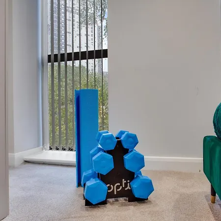 Modern Center Oasis With Lush Decor Ideal For Business Or Leisure 公寓 *