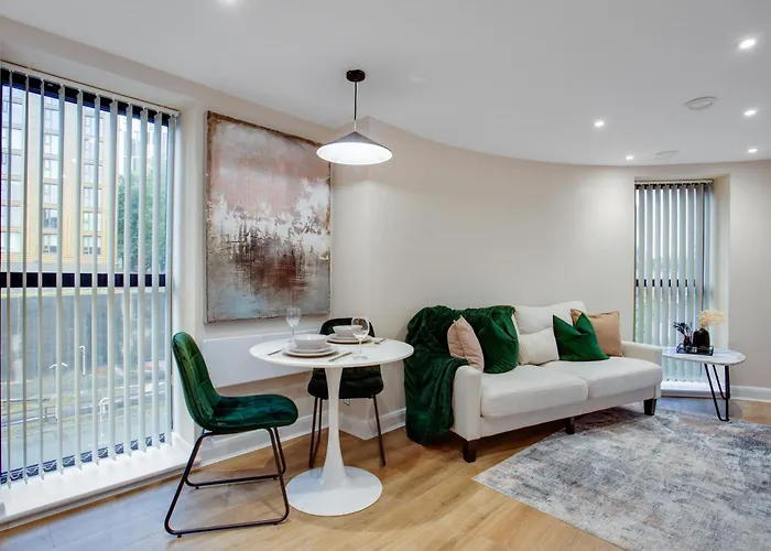 Appartement Modern Center Oasis With Lush Decor Ideal For Business Or Leisure