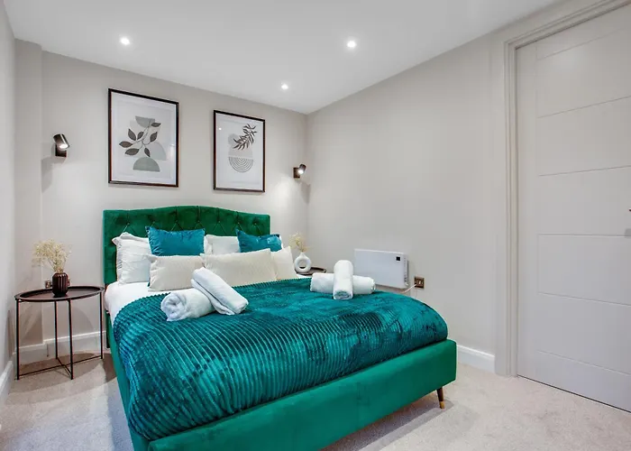 Appartement Modern Center Oasis With Lush Decor Ideal For Business Or Leisure