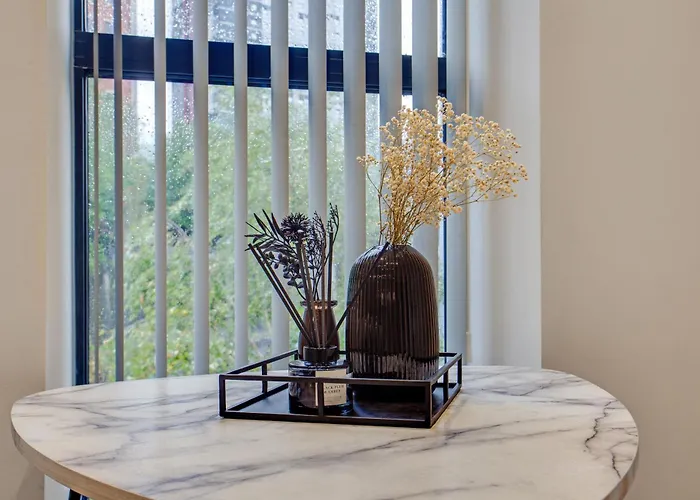 Appartement Modern Center Oasis With Lush Decor Ideal For Business Or Leisure